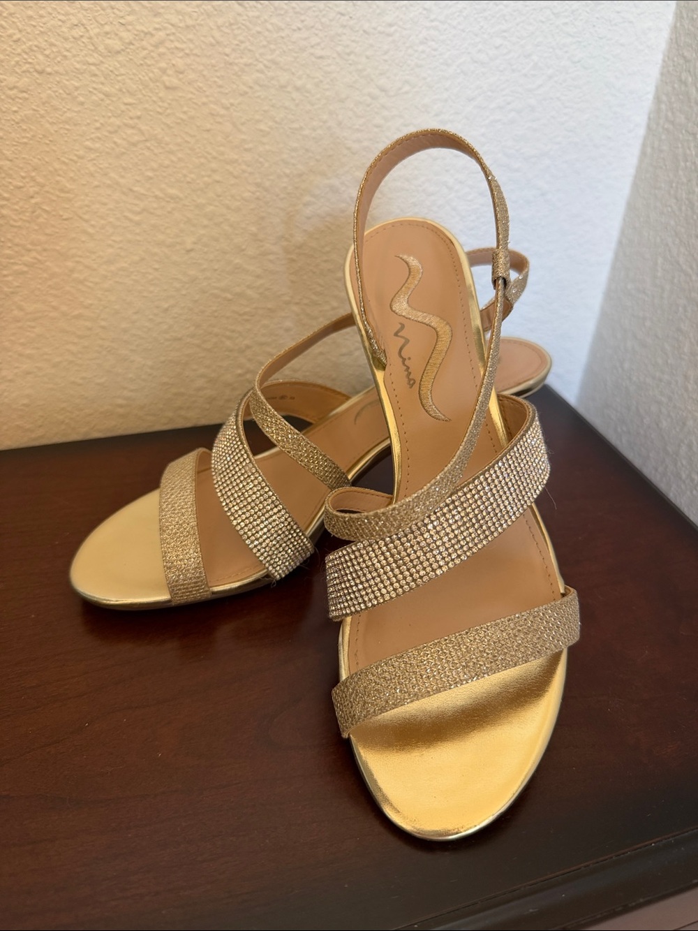 Nina Heeled Strappy Slingback Dress Sandal 8 Sparkly Glitter 2 1/2” Block Heel